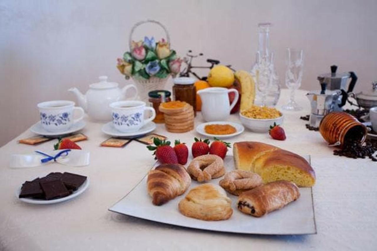 Il Vicoletto Bed & Breakfast Frascineto Exterior photo